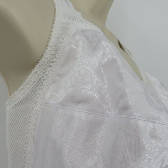 Playtex 46D Bra White 18 Hour Ultimate Shoulder Comfort Smoothing 4693 Wireless - Picture 3 of 16